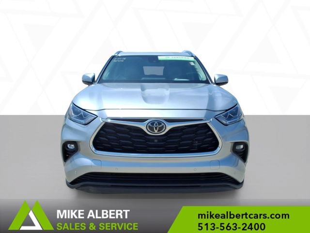Used 2022 Toyota Highlander Limited AWD/4WD image 2