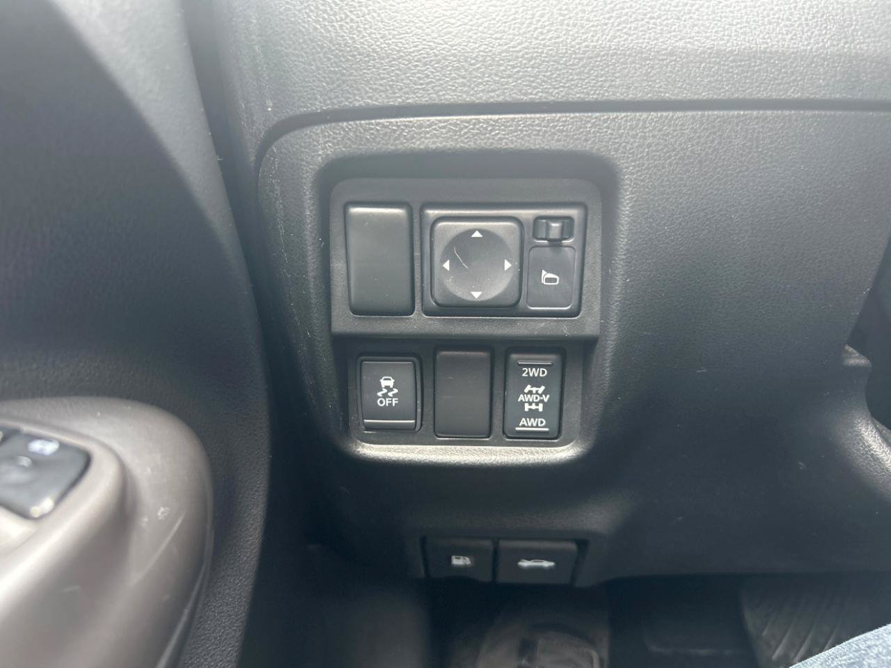 Used 2013 Nissan Juke SL AWD/4WD image 17