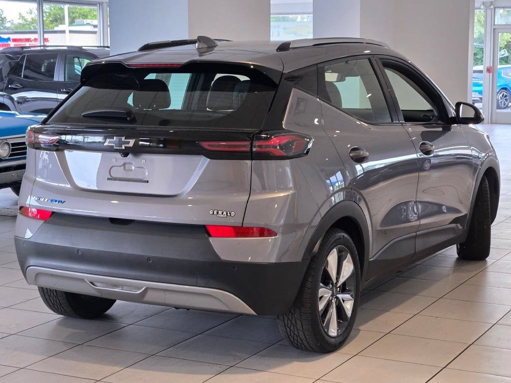Certified 2023 Chevrolet Bolt EUV LT w/ Convenience Package FWD image 11