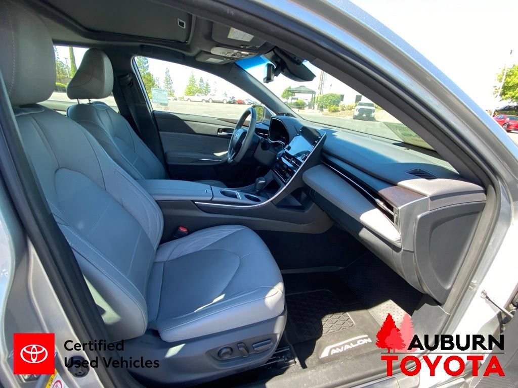 Certified 2019 Toyota Avalon Limited w/ Advanced Safety Package FWD image 13