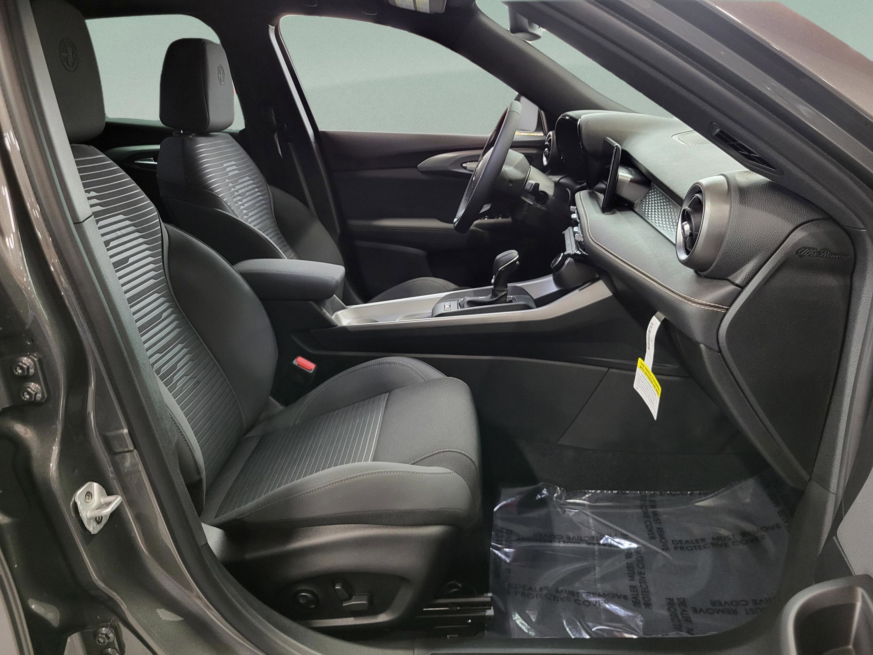 New 2025 Alfa Romeo Tonale w/ Premium Package image 33