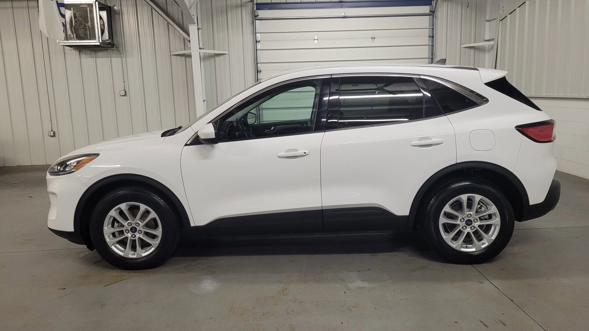 Used 2021 Ford Escape SE image 3