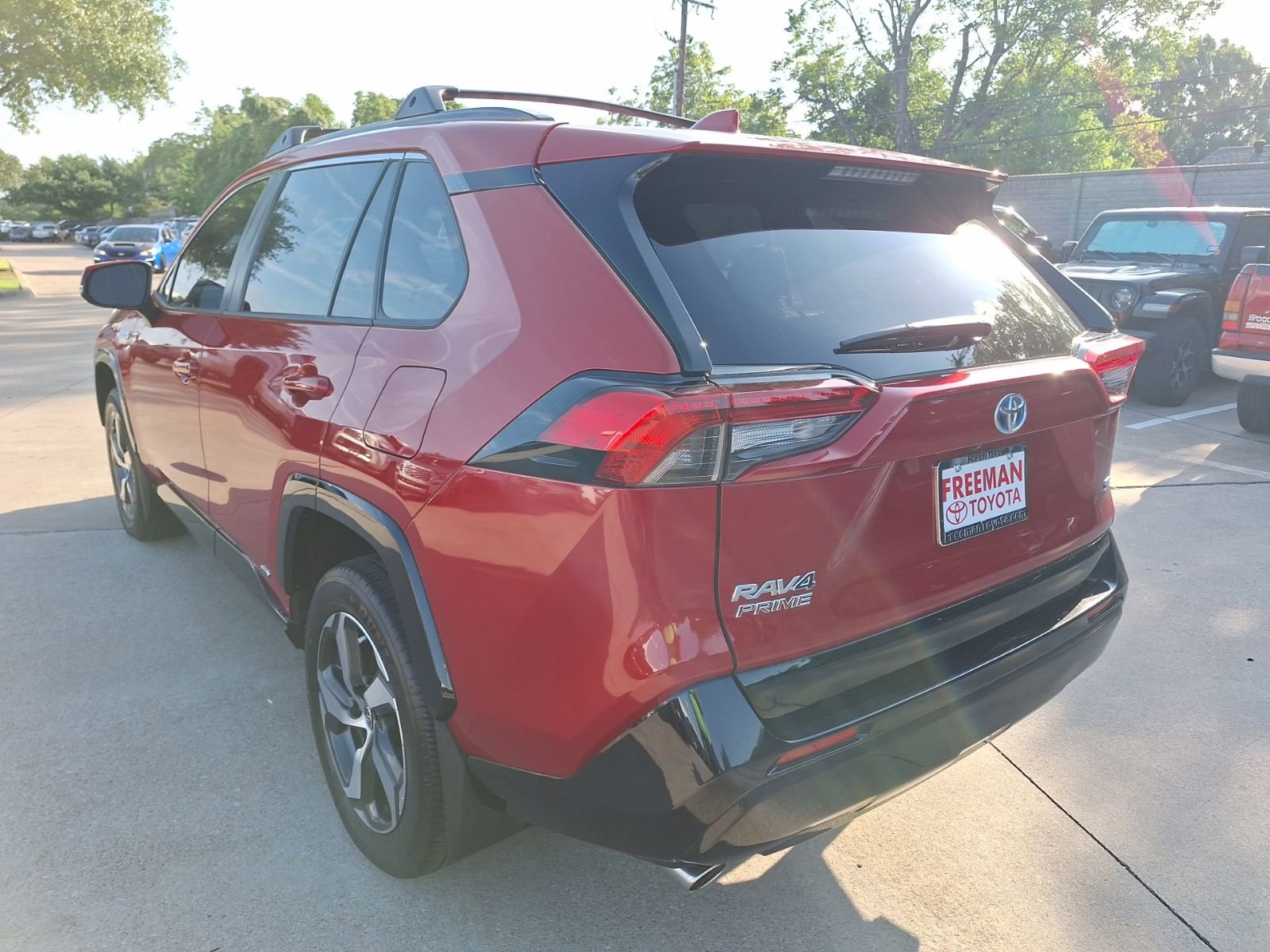 Used 2024 Toyota RAV4 SE w/ Weather & Moonroof Package AWD/4WD image 4