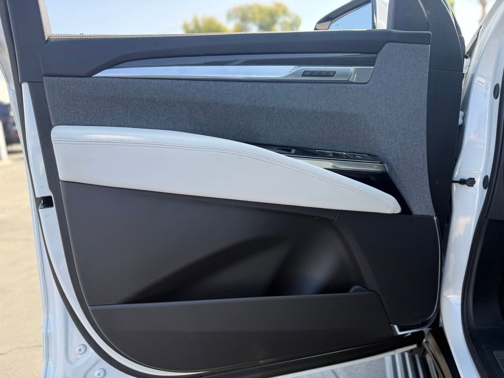 Used 2025 Cadillac Escalade V image 11