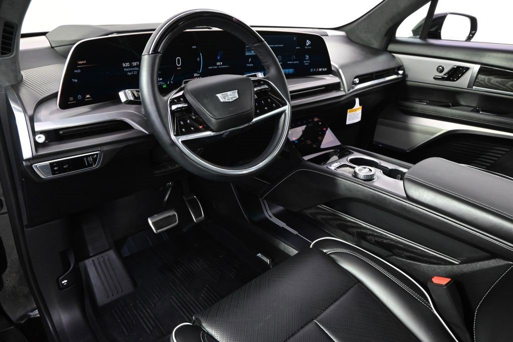 Certified 2026 Cadillac Vistiq Platinum w/ LPO, Floor Liner Package AWD/4WD image 11