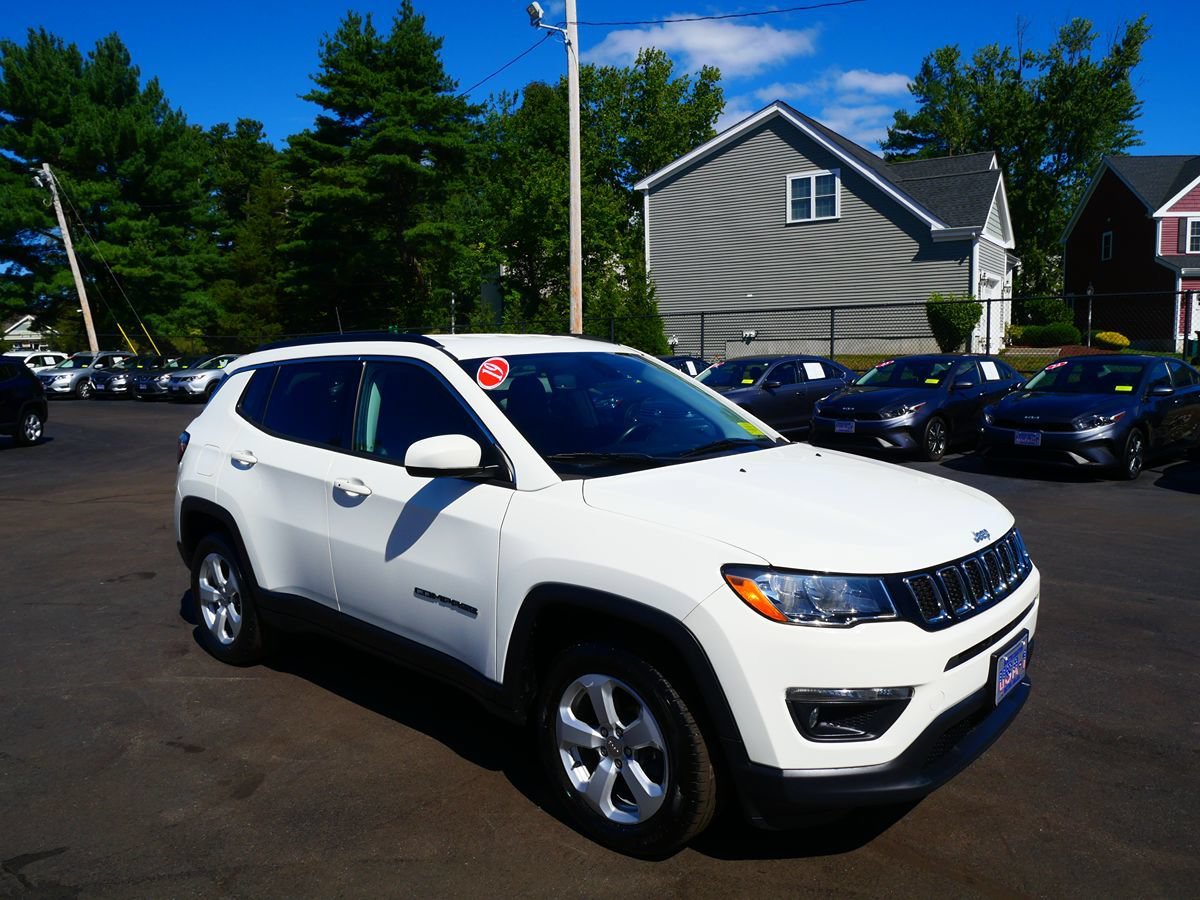 Used 2019 Jeep Compass Latitude w/ Popular Equipment Group AWD/4WD image 2