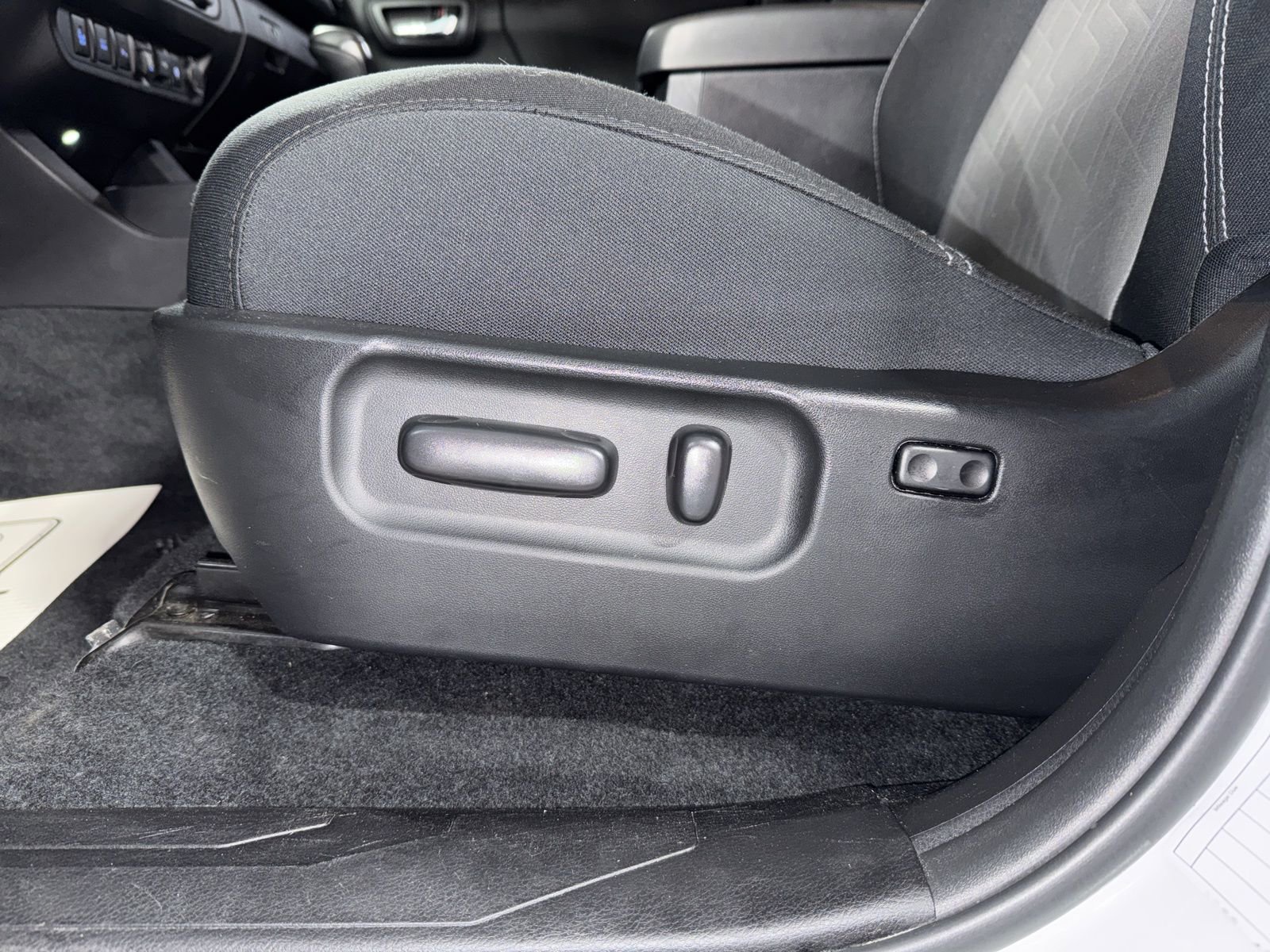 Used 2023 Toyota Tacoma TRD Off-Road w/ Technology Package image 17