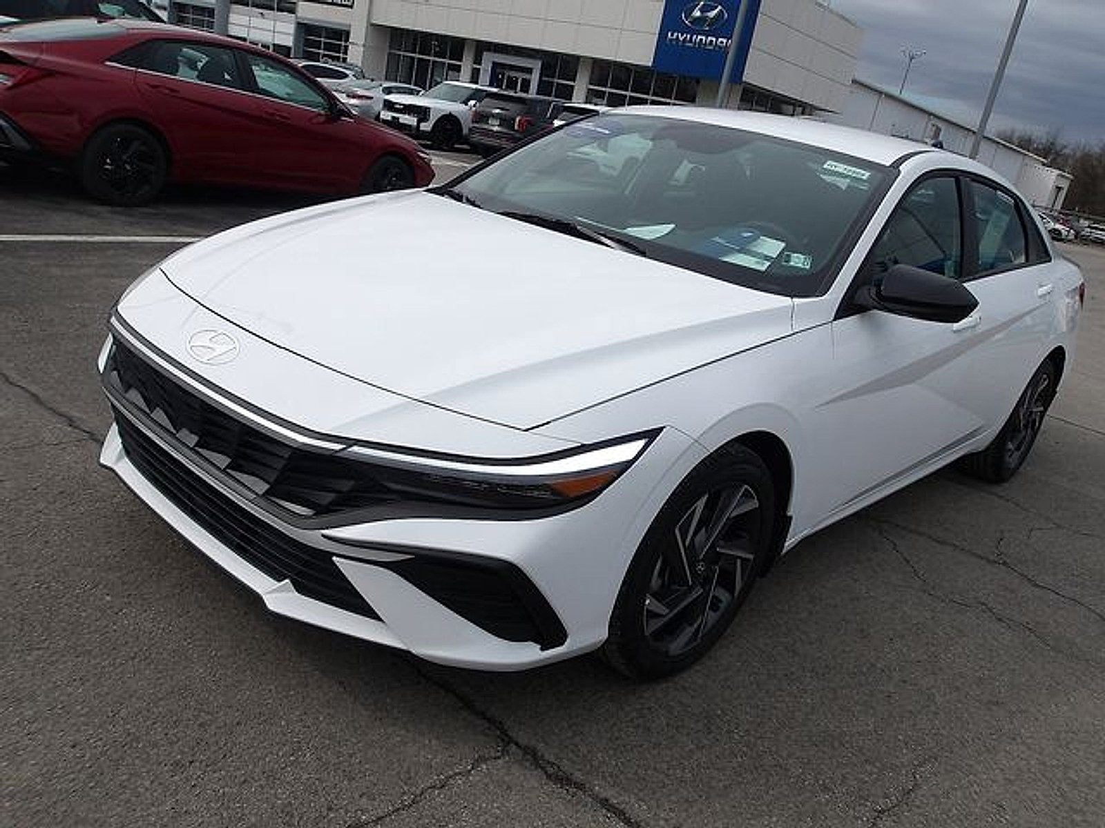 Used 2025 Hyundai Elantra Sport FWD image 3