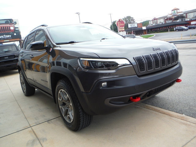Used 2022 Jeep Cherokee Trailhawk w/ Comfort/Convenience Group AWD/4WD image 12