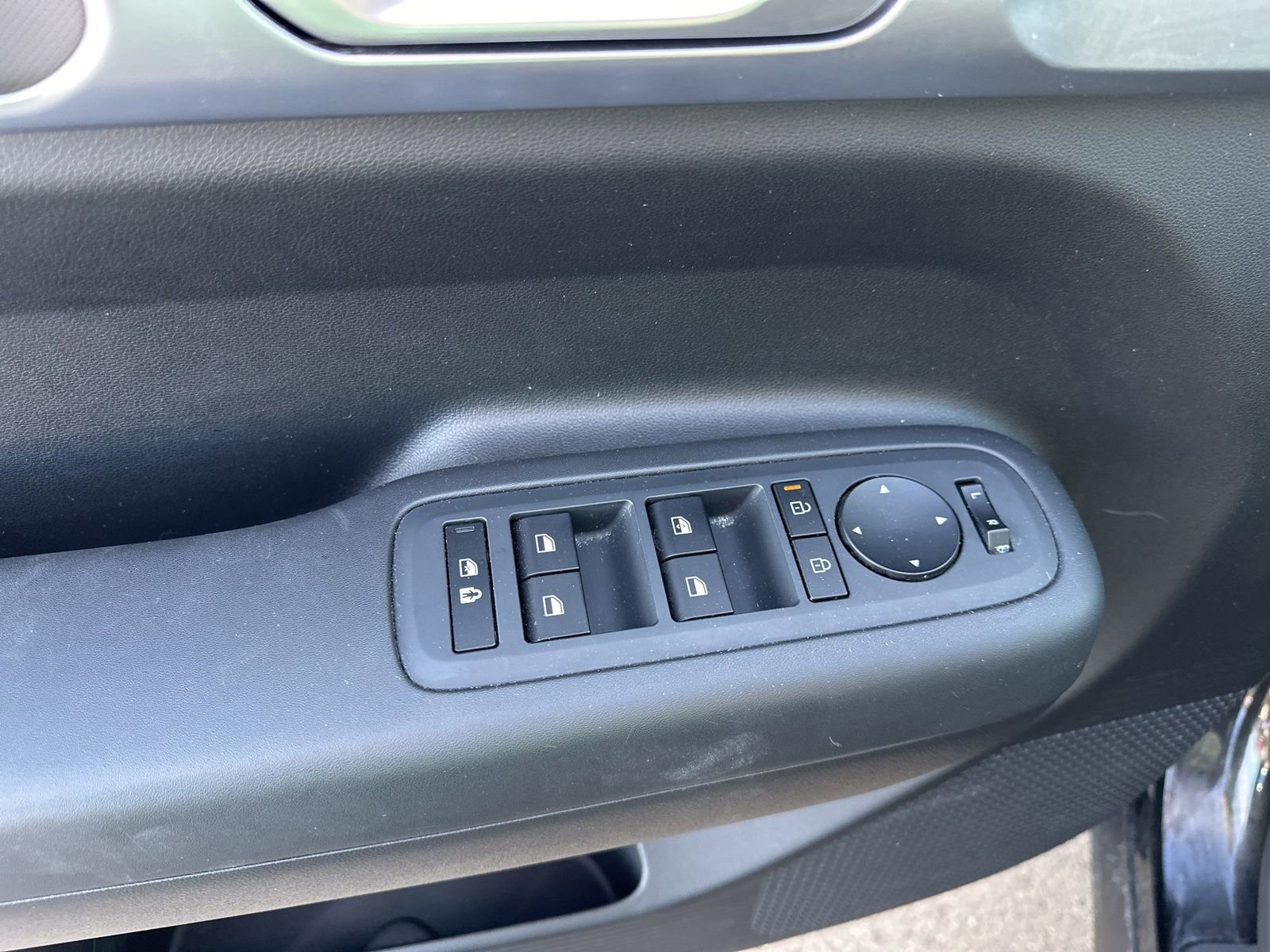 Used 2025 Hyundai Santa Fe SE image 14