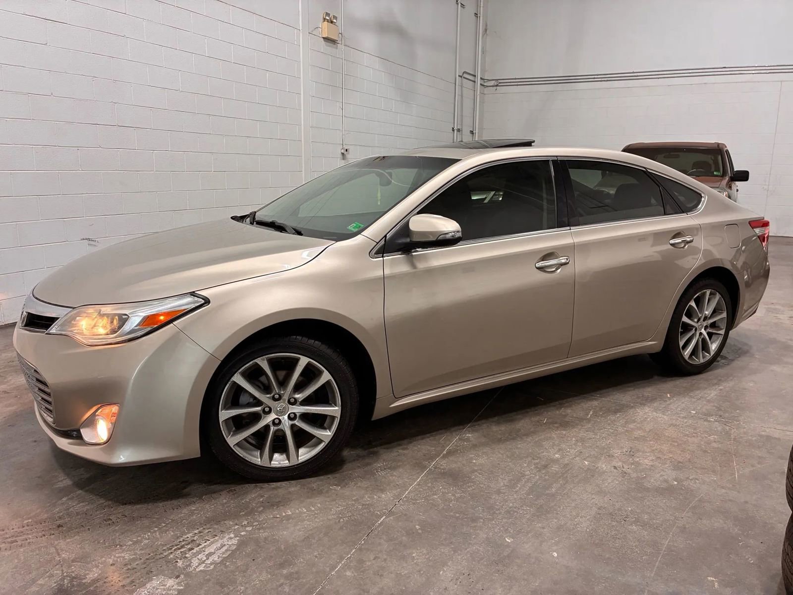 Used 2014 Toyota Avalon XLE Touring image 39