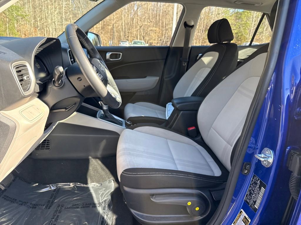 Used 2025 Hyundai Venue SEL image 13