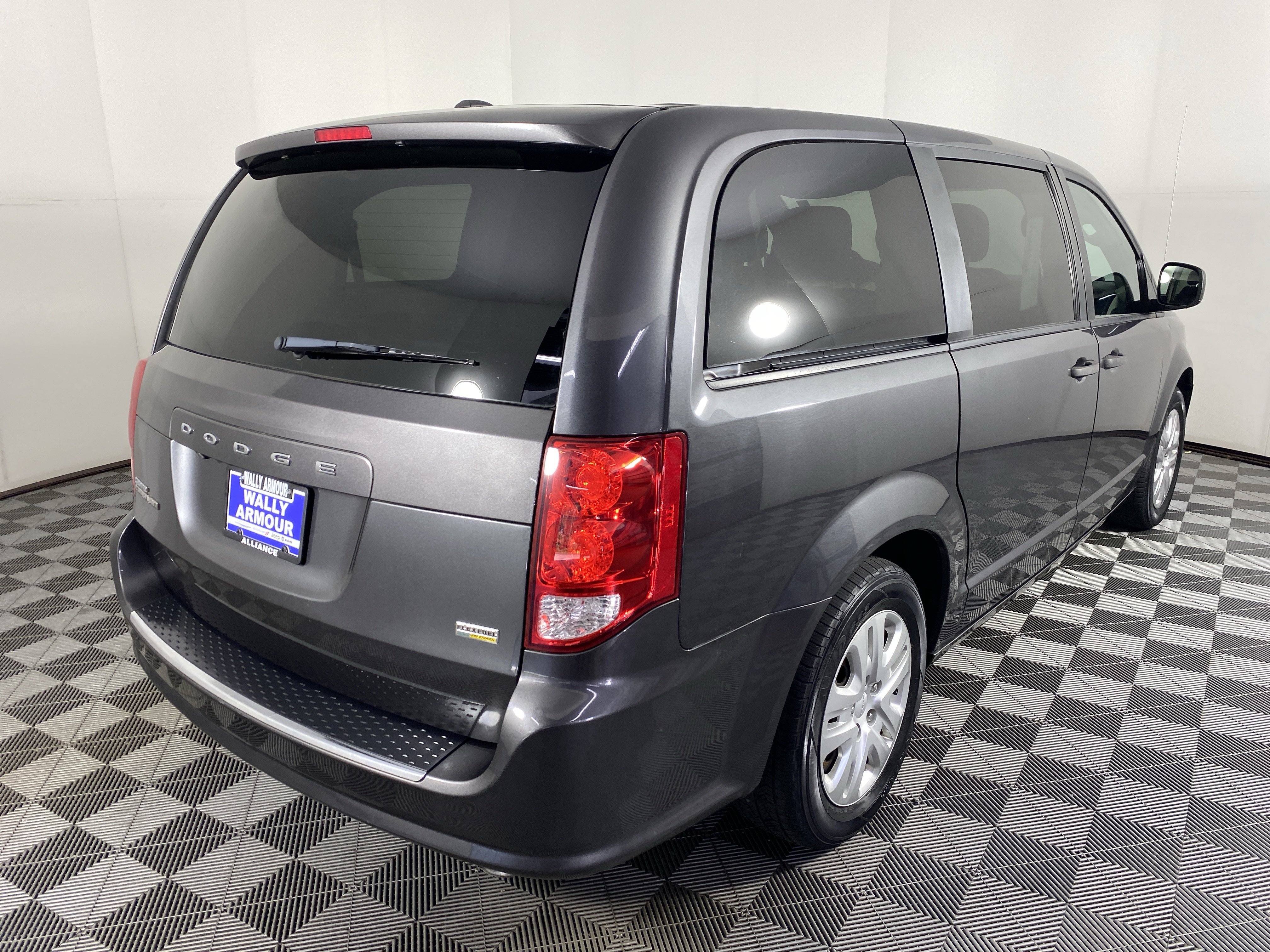 Used 2019 Dodge Grand Caravan SE w/ UConnect Hands-Free Group FWD image 5