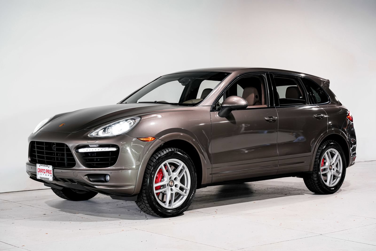 Used 2013 Porsche Cayenne Turbo AWD/4WD image 6