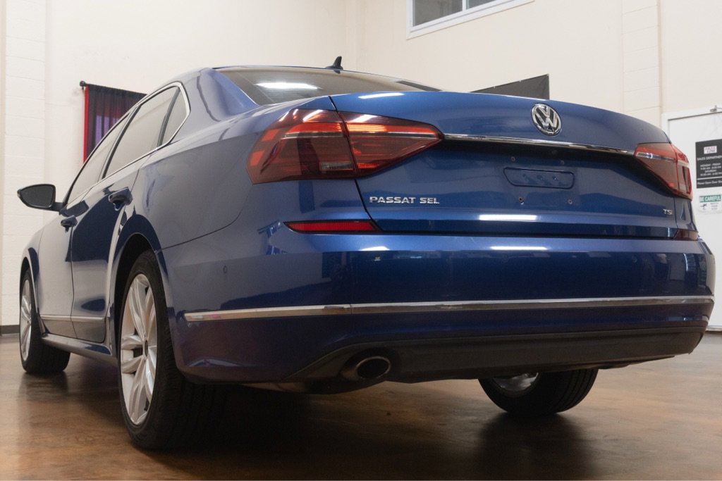 Used 2017 Volkswagen Passat 1.8T SEL Premium FWD image 2