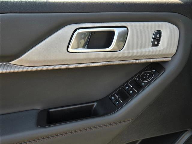Used 2025 Ford Explorer Active image 9