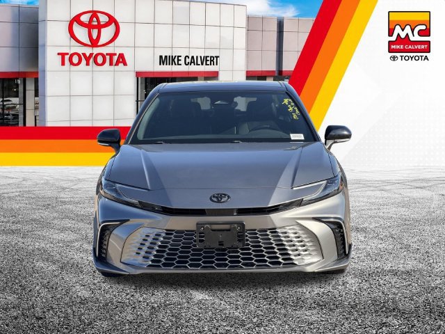 Used 2025 Toyota Camry XSE FWD image 2