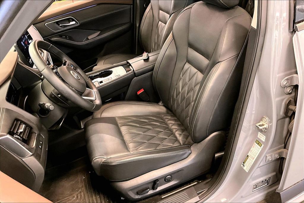 Used 2023 Nissan Rogue Platinum w/ Platinum Premium Package FWD image 21