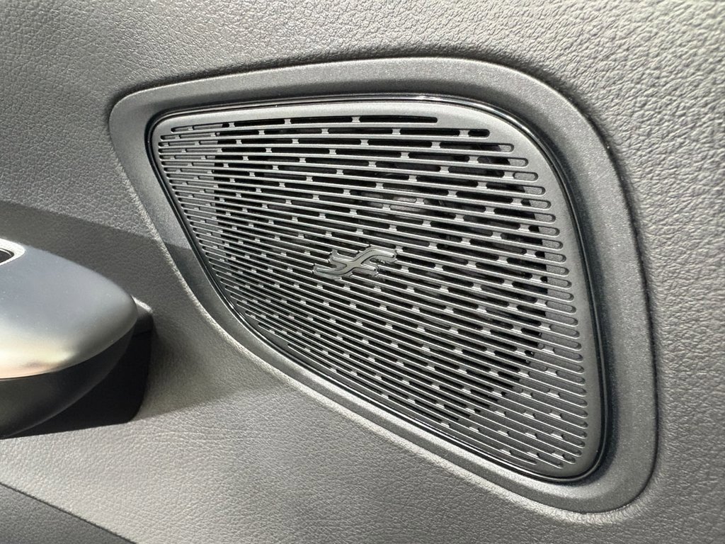 Used 2025 Mercedes-Benz GLC 350e 4MATIC w/ AMG Line image 7