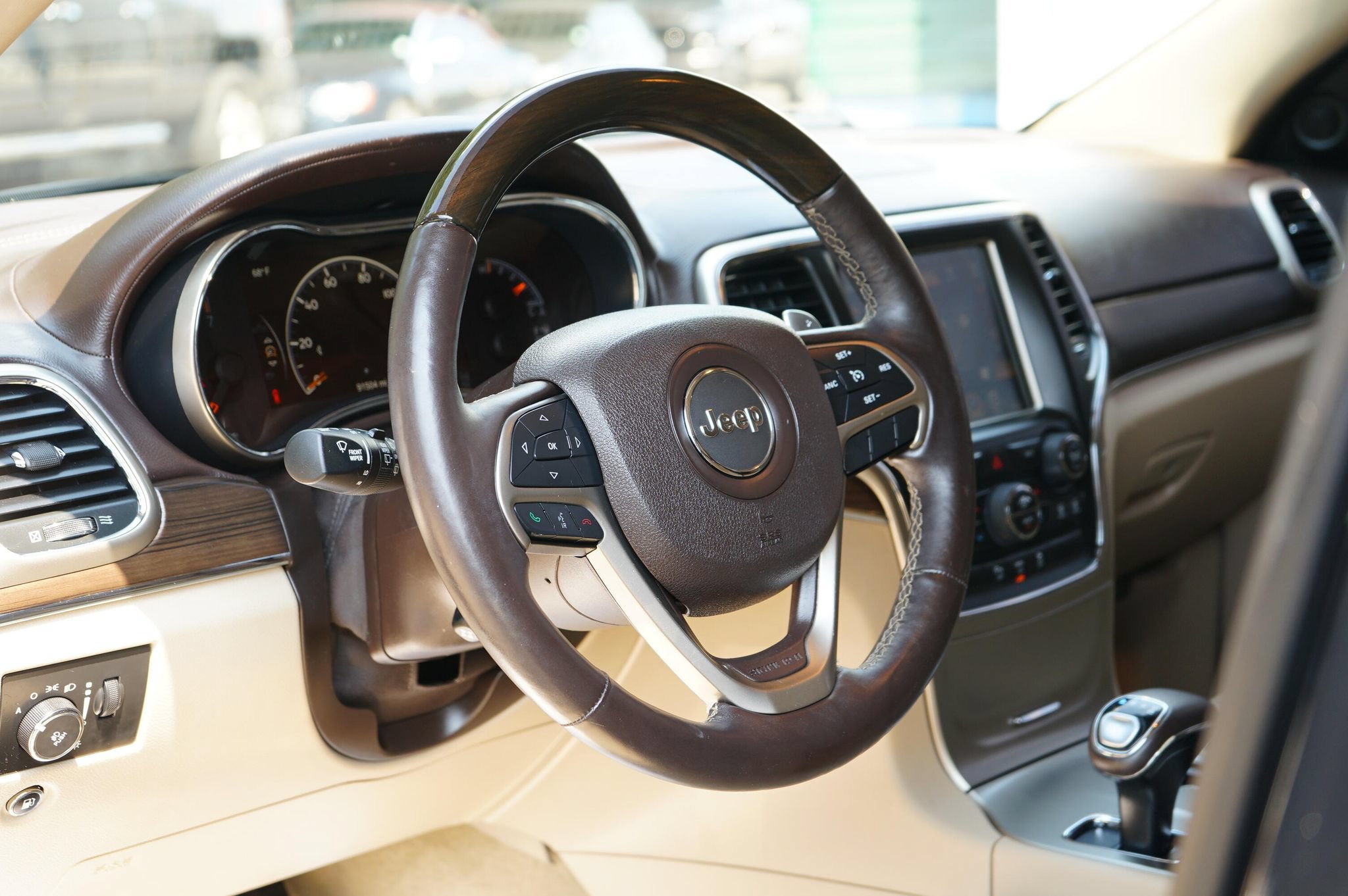 Used 2014 Jeep Grand Cherokee Overland AWD/4WD image 13