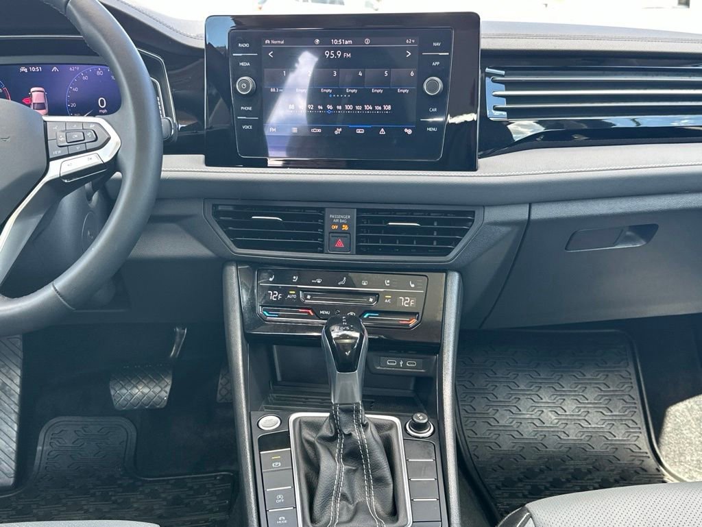 Used 2025 Volkswagen Jetta SEL FWD image 18