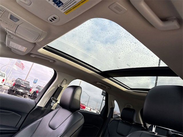 Used 2022 Ford Edge Titanium image 22