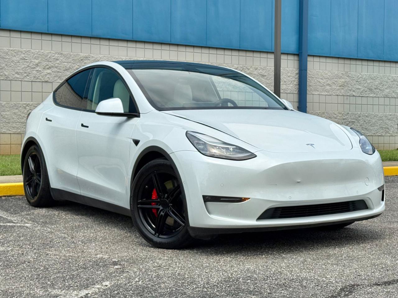 Used 2022 Tesla Model Y Performance AWD/4WD image 3
