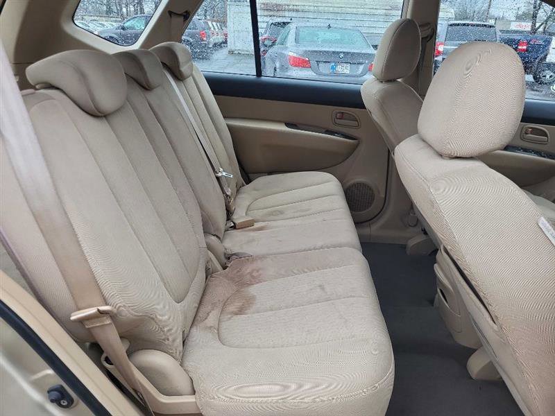 Used 2007 Kia Rondo LX w/ Convenience Pkg image 11