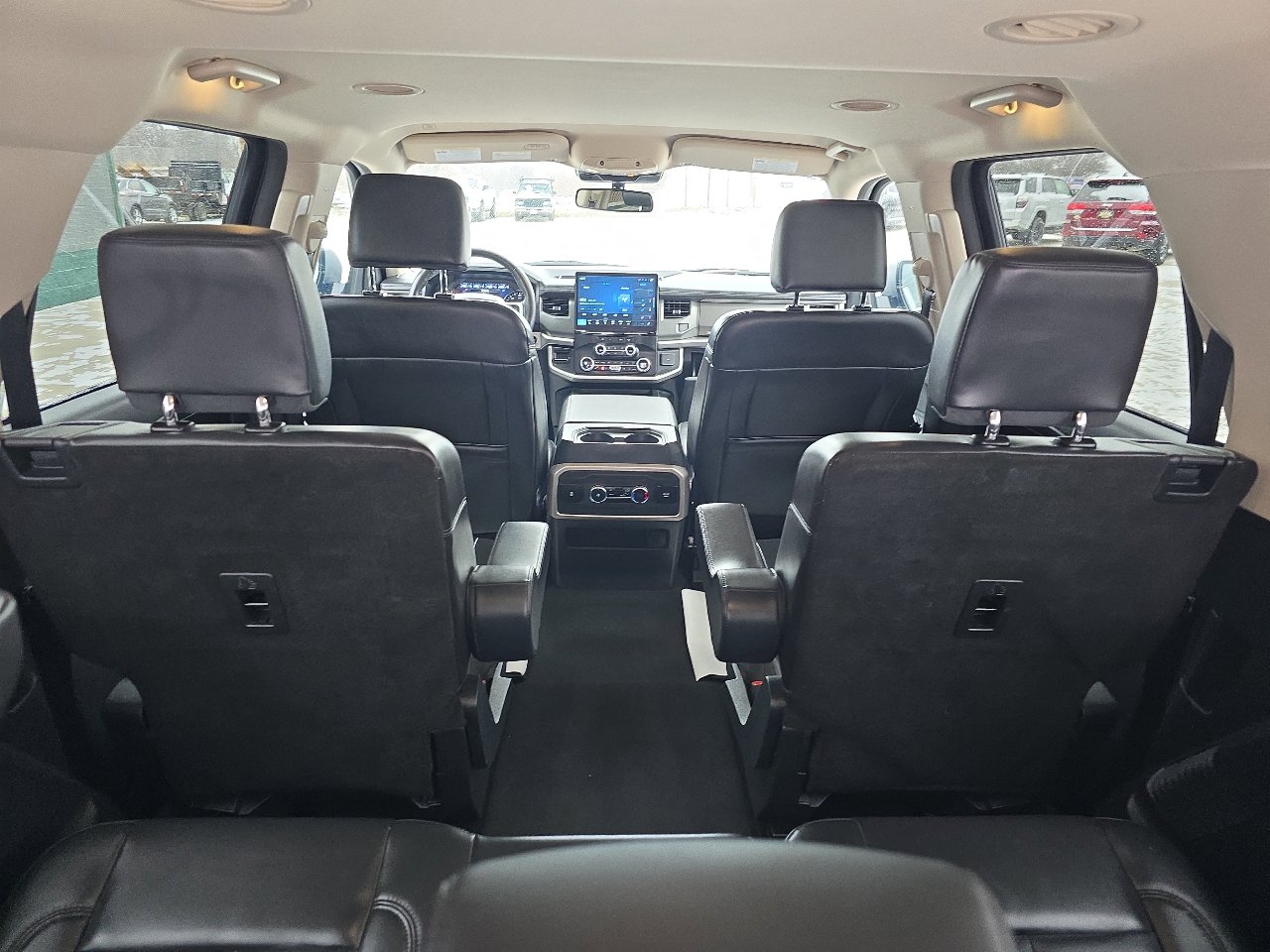 Used 2024 Ford Expedition Max XLT image 6