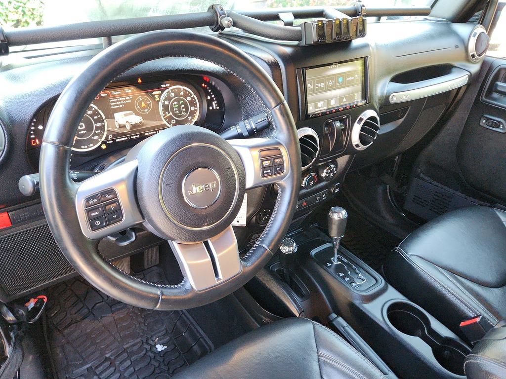 Used 2017 Jeep Wrangler Rubicon AWD/4WD image 10