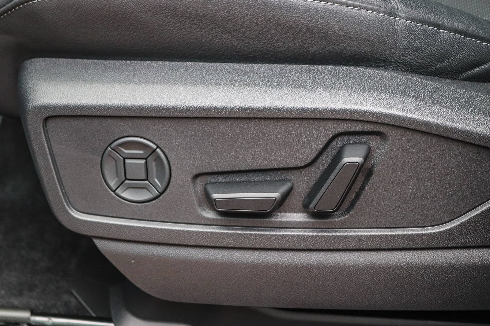 Certified 2025 Audi Q5 Premium w/ Premium Plus AWD/4WD image 24