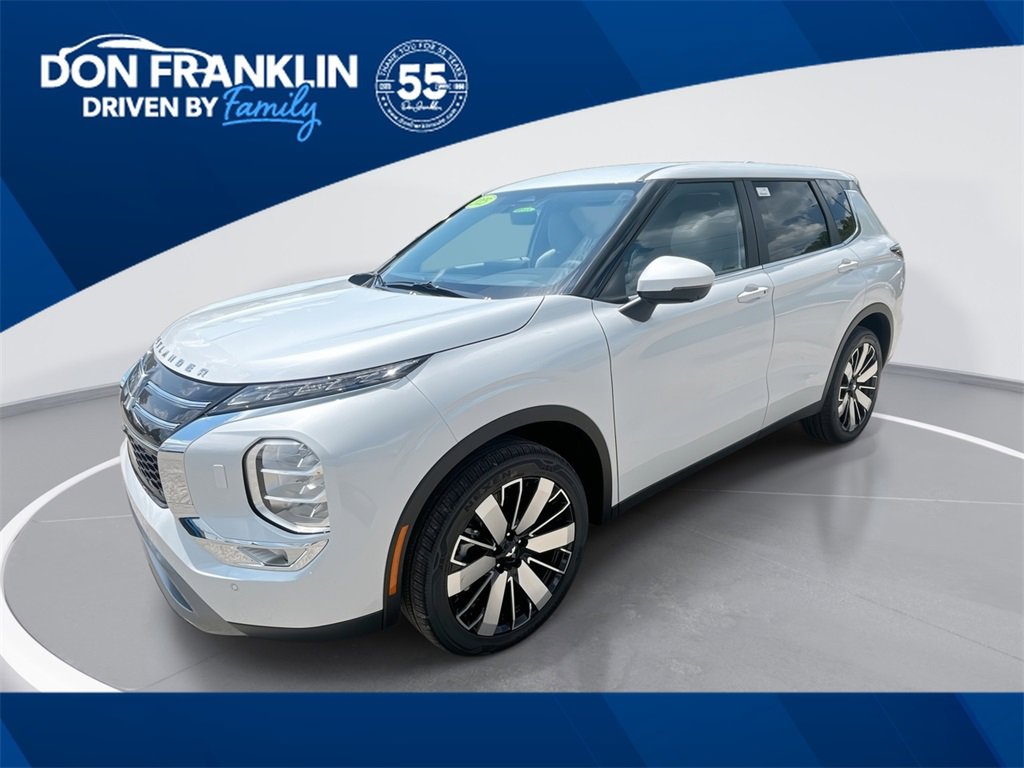 New 2025 Mitsubishi Outlander SE image 1