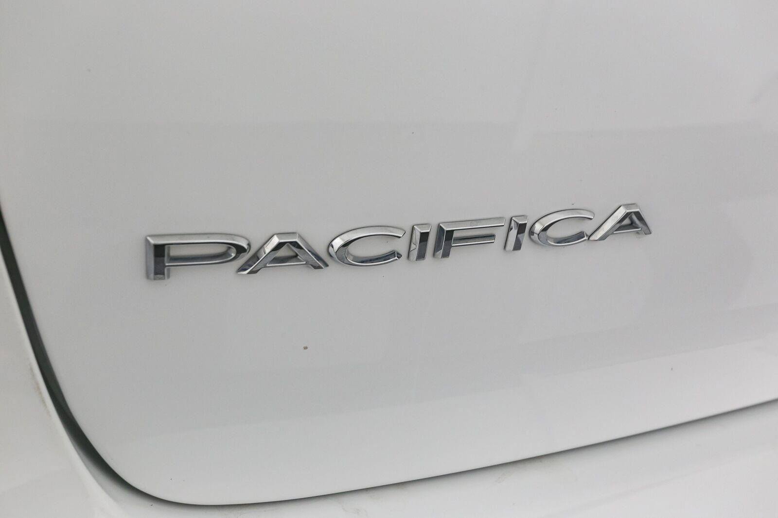 Used 2025 Chrysler Pacifica Select FWD image 10