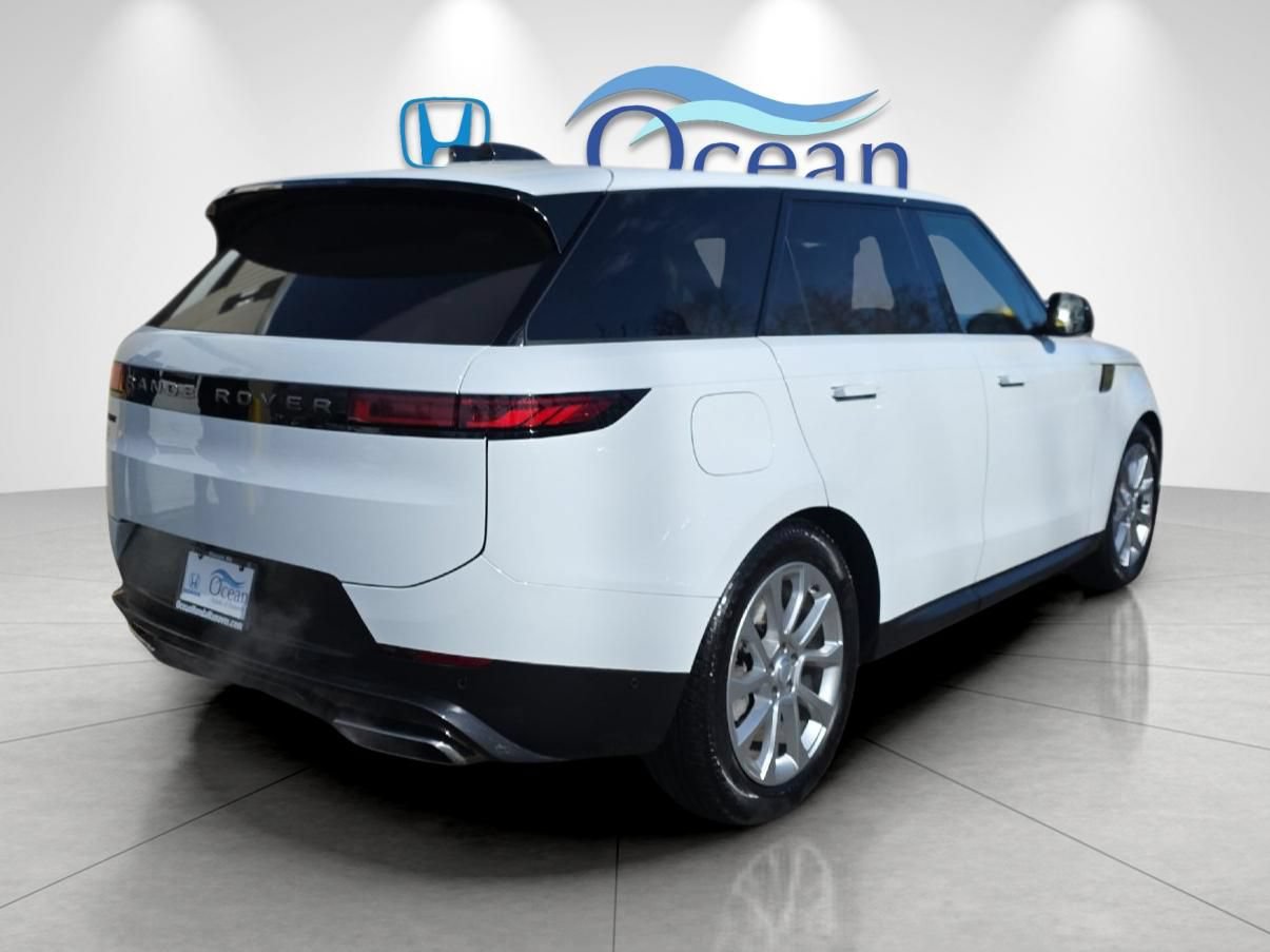 Used 2024 Land Rover Range Rover Sport SE AWD/4WD image 3