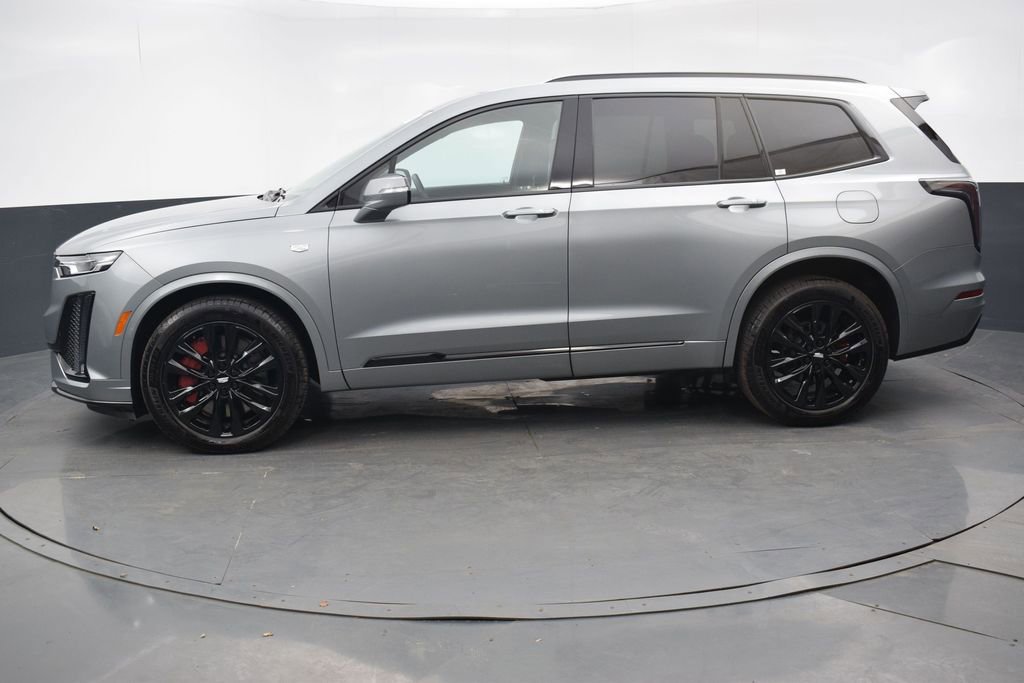 Used 2024 Cadillac XT6 Sport w/ LPO, ONYX Package image 2
