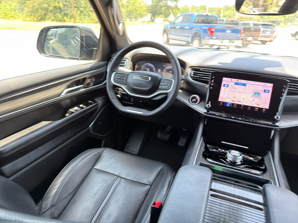 Used 2024 Jeep Wagoneer L Series II w/ Flexible Seating Group RWD image 20