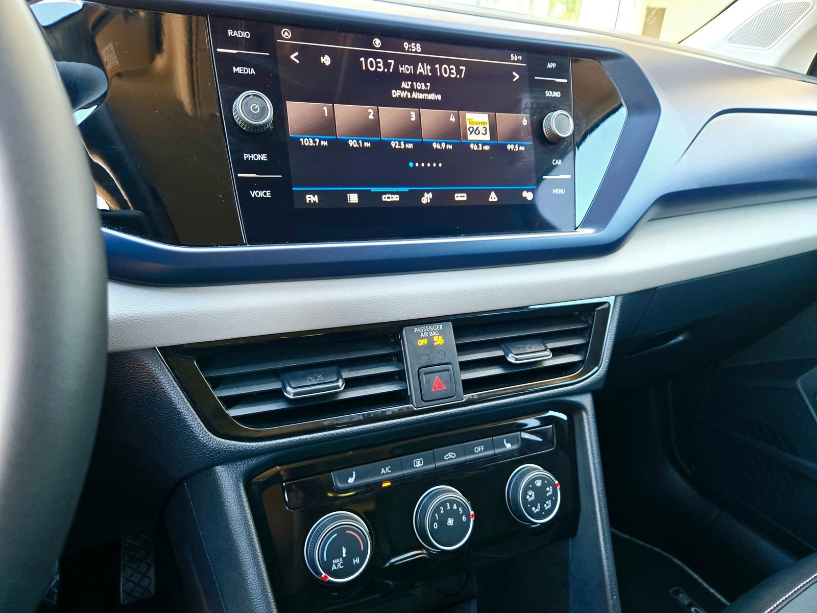 Used 2023 Volkswagen Taos SE w/ Black Wheel Package image 13