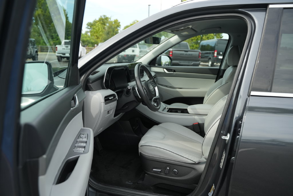 Used 2025 Hyundai Palisade SEL FWD image 12