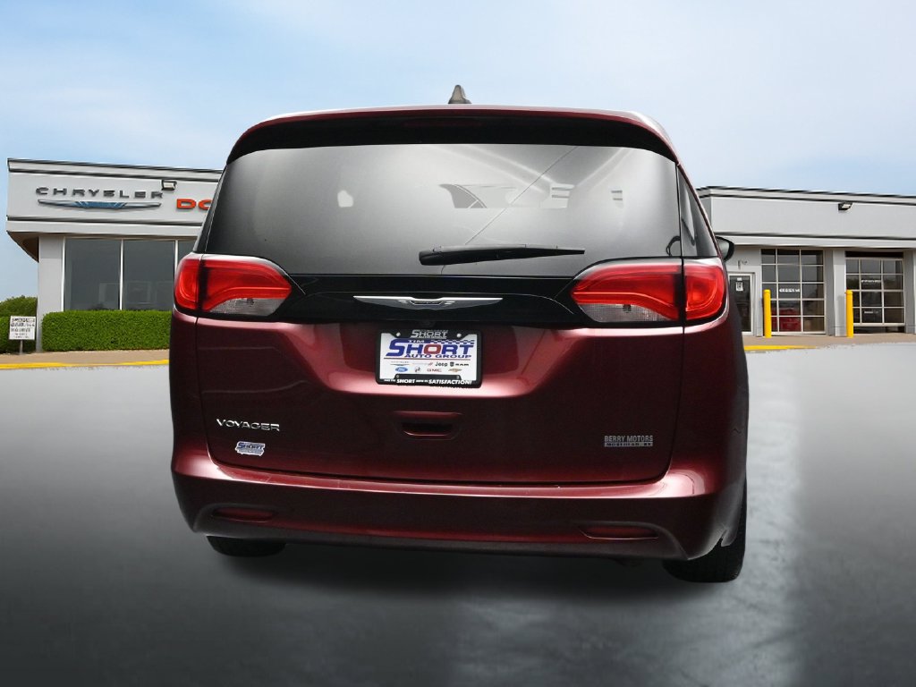 Used 2023 Chrysler Voyager LX FWD image 4