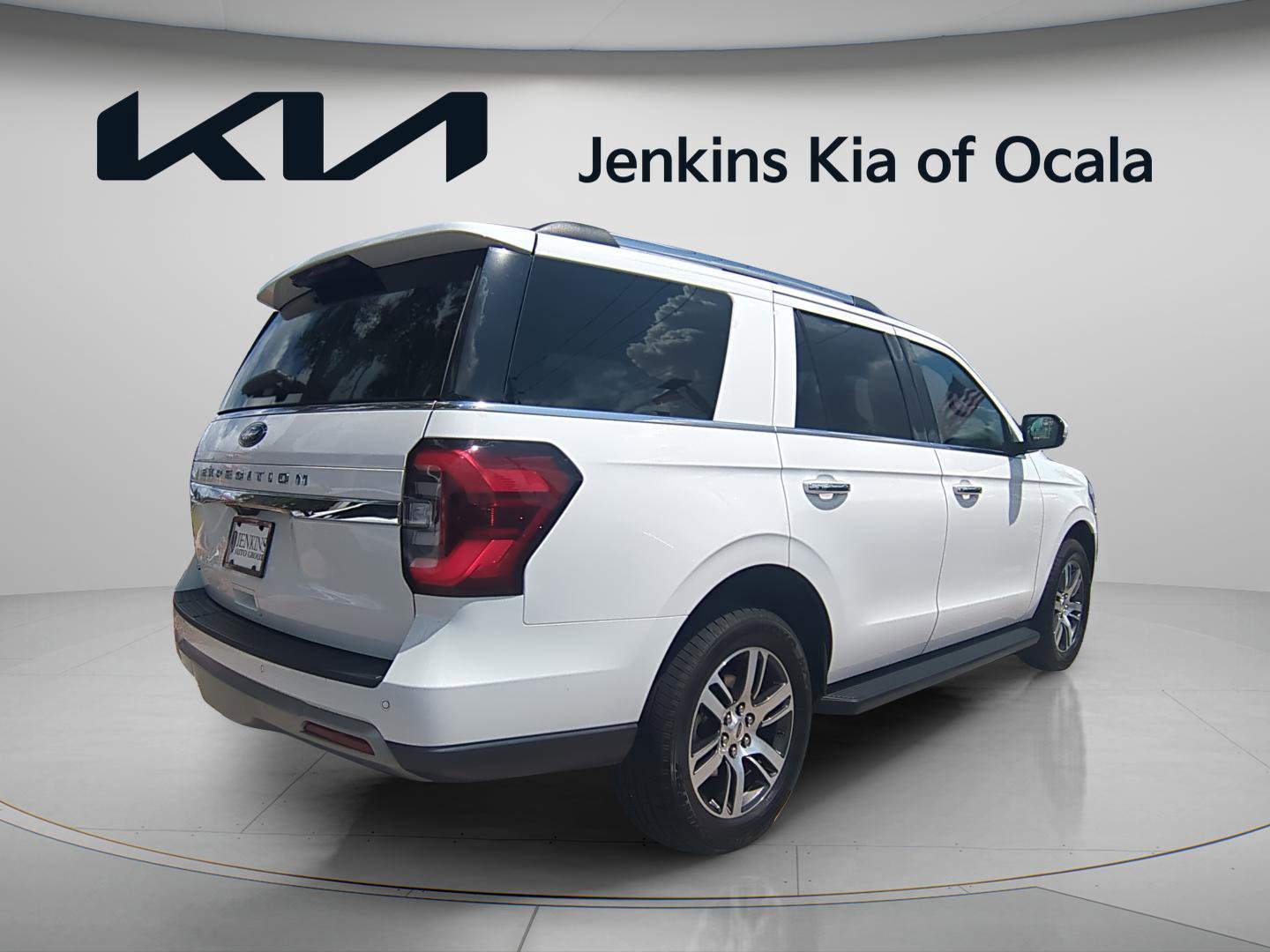 Used 2024 Ford Expedition Limited image 3