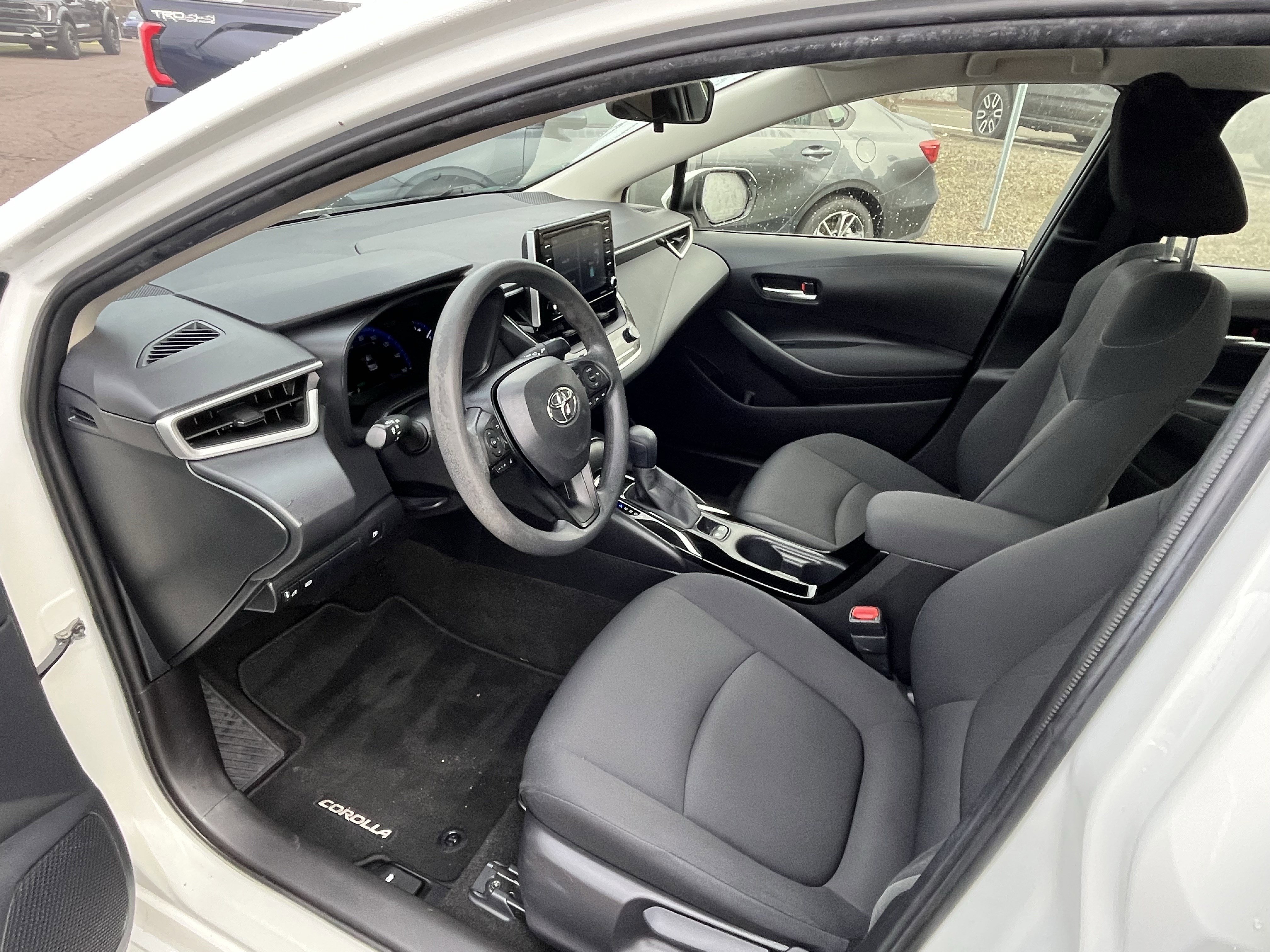Used 2021 Toyota Corolla LE w/ Carpet Mat Package (TMS) image 9