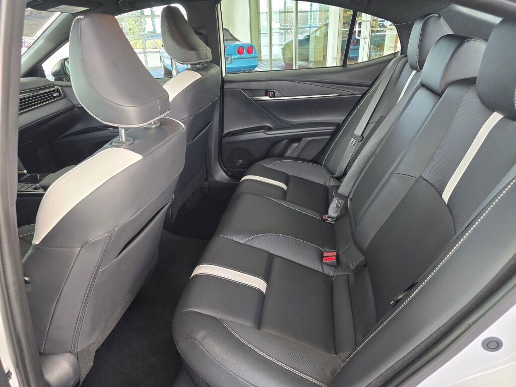 Used 2025 Toyota Camry SE image 40