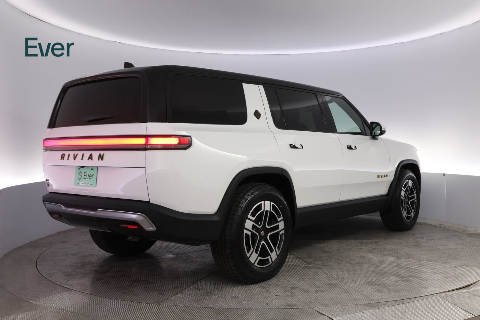 Used 2023 Rivian R1S Adventure AWD/4WD image 3