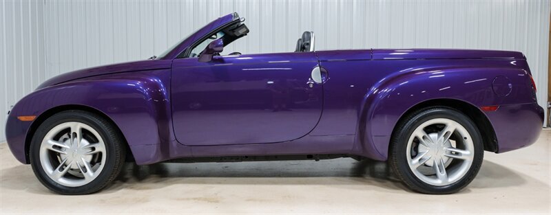 Used 2004 Chevrolet SSR w/ Preferred Equipment Group RWD image 14