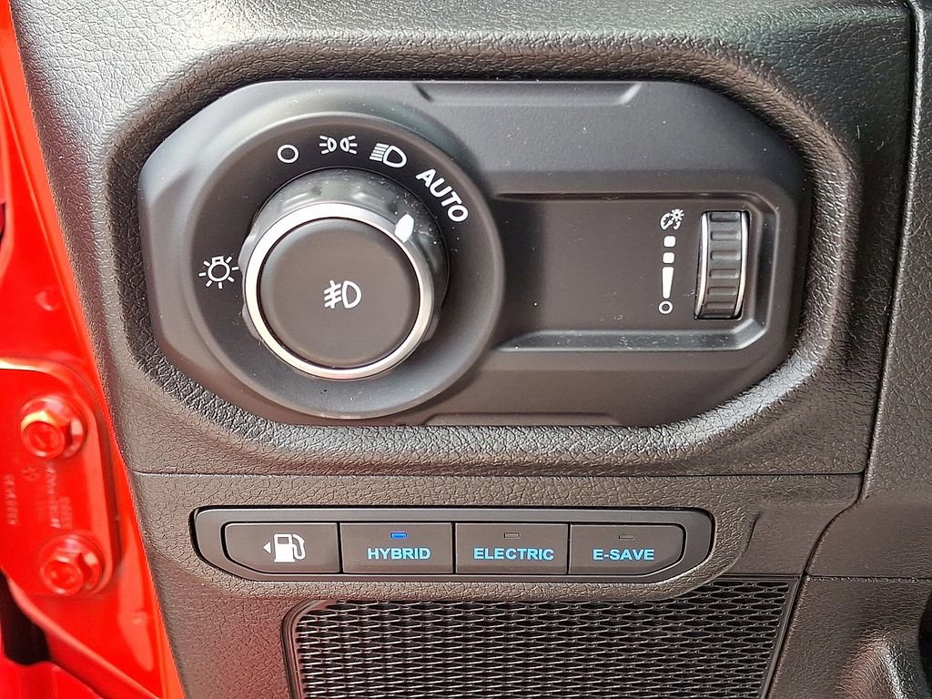 Used 2024 Jeep Wrangler Unlimited AWD/4WD image 29