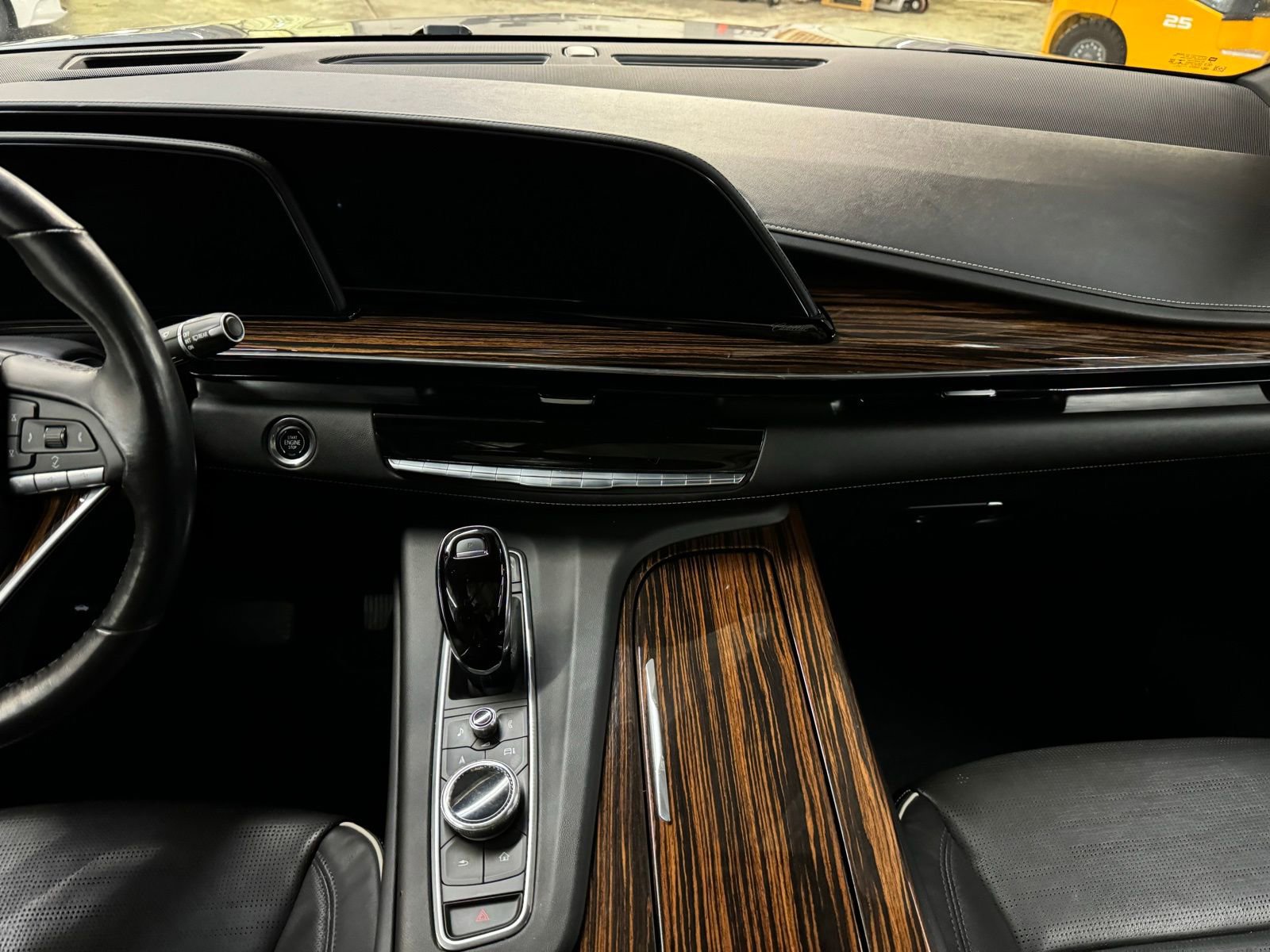 Used 2021 Cadillac Escalade Premium Luxury image 18