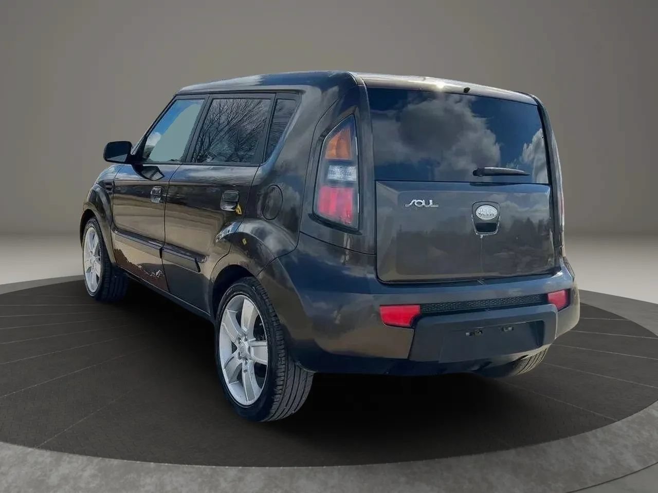 Used 2010 Kia Soul ! FWD image 4