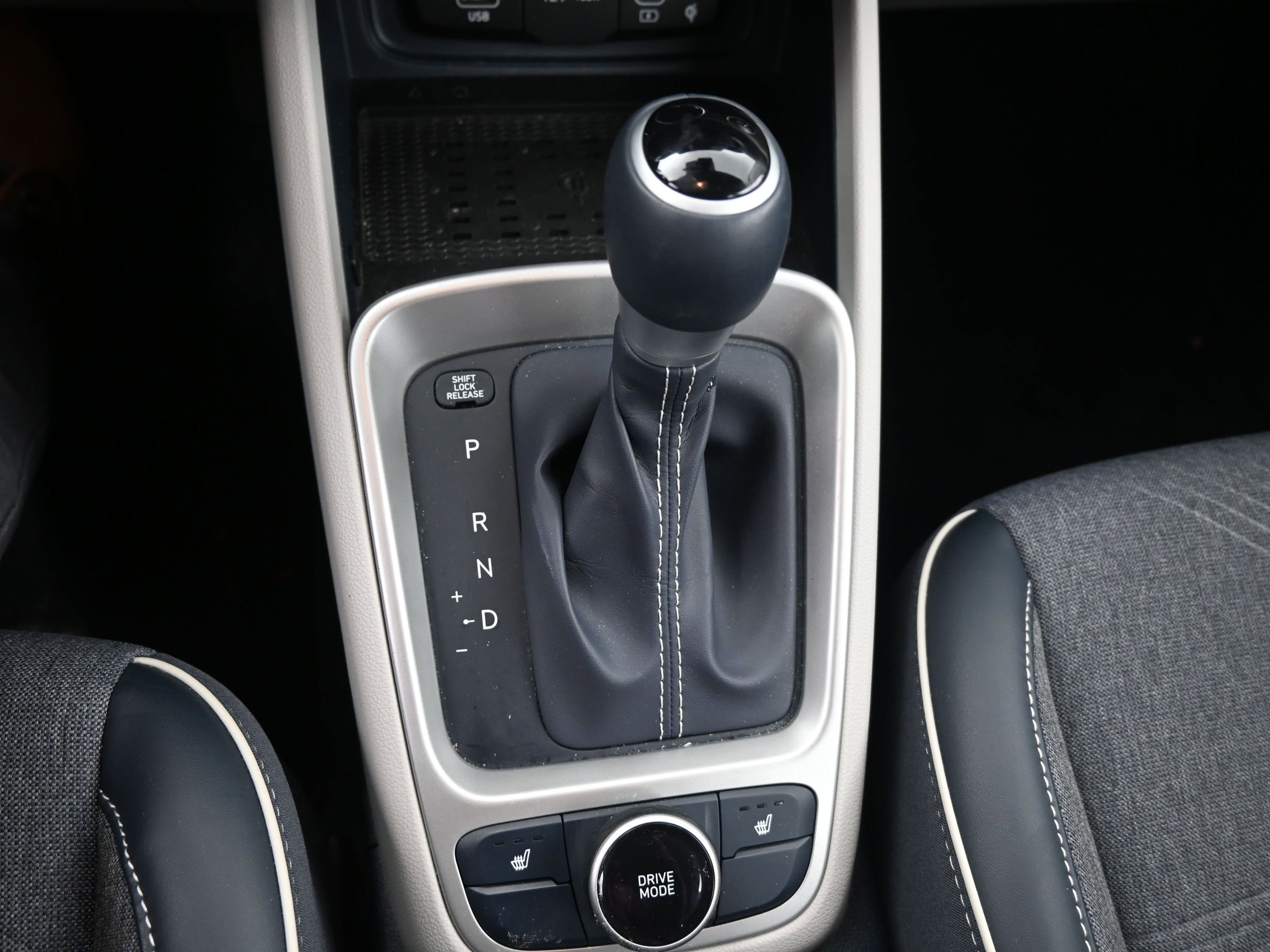 Used 2023 Hyundai Venue Limited w/ Cargo Package image 17