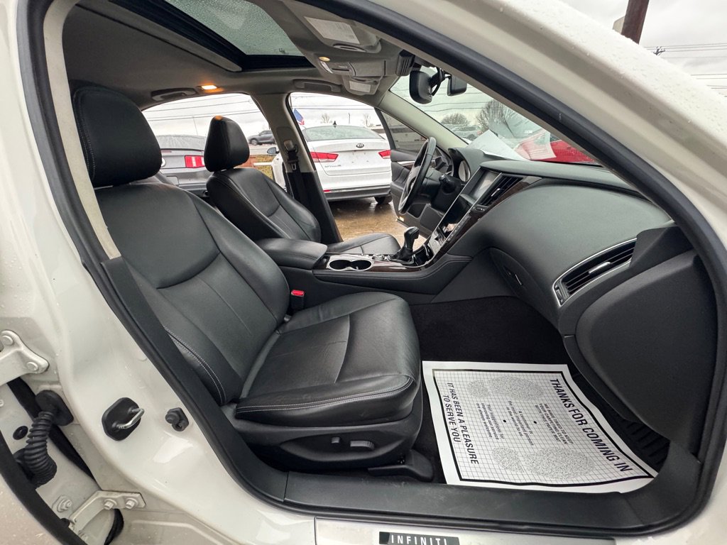 Used 2016 INFINITI Q50 3.0t Premium w/ Driver Assistance Package image 9