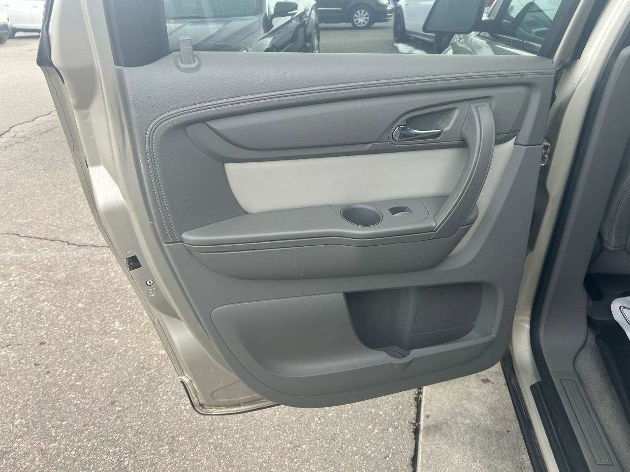 Used 2015 GMC Acadia SLE FWD image 14